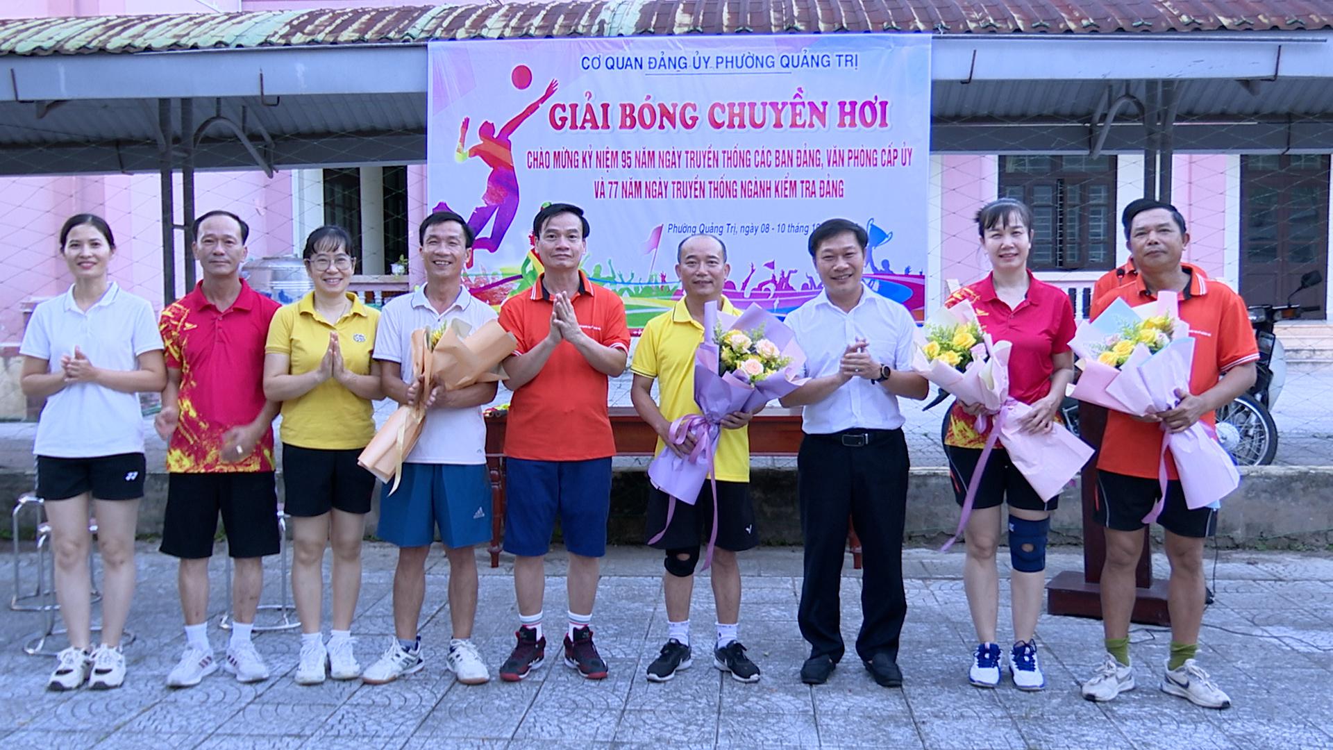 Giải bóng chuyền hơi chào mừng kỷ niệm các ngày truyền thống của các cơ quan tham mưu giúp việc...