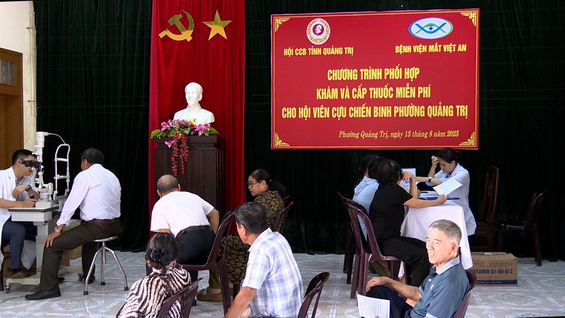 Khám mắt và cấp thuốc miễn phí cho Hội viên hội Cựu chiến binh phường Quảng Trị